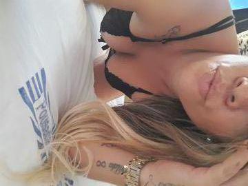 Olá meus amores sou clara uma Coroa loira siliconada de bumbum grande e lábios carnudos para homens de bom gosto que procuram uma mulher madura e experiente para satisfação garantida.