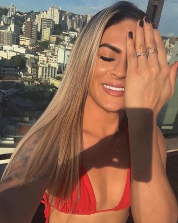 Sobre mim :
Oiie meu nome é suellen Ferrari,
sou uma loira super educada,alta ,linda ,seios naturais ,Dona de curvas únicas, pernas torneadas e um belo de um bumbum durinho! Busco estar sempre bem comigo msm .
 Em meu atendimento busco qualidade e não quantidade,te deixo bem a vontade, sem pressa, sem ser robótica, deixo as coisas acontecer no seu tempo ! Te Faço uma massagem relaxante,antes do atendimento,caso vc queira ,pra te deixar bem a vontade comigo e depois nos permitir a loucura .
Acho que já deixei bem claro ,sobre mim e como funciona no meu atendimento né ?
Então te aguardo aqui .