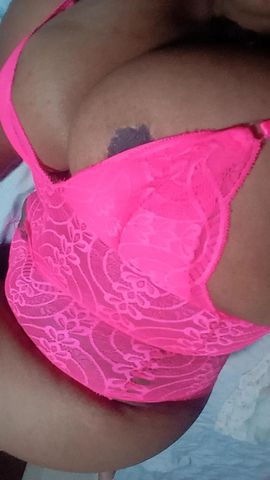 Olá meus amores tudo bem? Sou a Luna uma morena gostosa estilo cavalona, bem distribuída, com os peitões e pernões, um bumbum guloso e a bucetinha apertadinha. Tenho a pele macia, cheirosa e bronzeada, garanto que vocês que adoram mulheres do meu estilo vão gostar !!

Eu sou estilo namoradinha bem safada, intensa e dengosa, sou bem simpática e legal.

No meu atendimento virtual ele tem duração de 5, 10 e 20 minutos e trabalho com venda de pacotes de fotos e vídeos também ! Interajo nas vídeos, falo umas putaria, me masturbo gostoso até você gozar gostoso pra mim !

Atendo presencial também com horário a combinar certinho tabom ! E no meu atendimento presencial eu sou sem pressa e sem frescura. Faço um oral maravilhoso bem babadinho sem capa se tiver limpinho e cheirosinho, deixo me chupar, gosto muito de dedinhos na minha buceta, beijo na boca, faço anal , deixo finalizar na minha boquinha bem gostoso, só não engulo tá e realizo fetiches também.