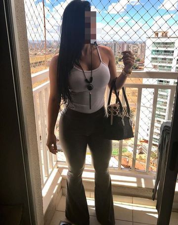 Ola nobres cavalheiros, me chamo Jordana, sou uma mulher casada muito experiente, envolvente, bem cuidada e que adora viver bons momentos.
Sou sigilosa e muito discreta, ou seja, respeito os horários, nao fico no pé e não retorno ligação ou mensagens sem ser autorizada.
Sobre meu atendimento: Meu atendimento é tranquilo e descontraído com duração geralmente de 1 hora, nao sou apressada e gosto de curtir o momento bem a vontade. No meu atendimento tem preliminar, oral, normal e anal a combinar cachê extra e têm um papo interativo também, adoro conversar, conhecer novas culturas e diferentes formas de pensamentos. ☺️
😍 Amo homens discretos, maduros e que buscam um atendimento gostoso e cheio de prazer, esses me deixam super a vontade parar dar o meu melhor🔥
Minhas fotos são verdadeiras