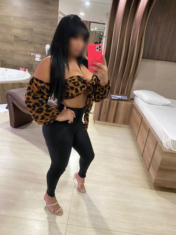 Olá para vc homem de muito bom gosto que adora uma morena linda cheirosa simpática com atendimento super tranquilo tenho local climatizado tudo bem discreto aguardo você … 